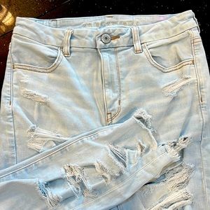 American Eagle size 8. curvy high rise highly destructive crop jegging.